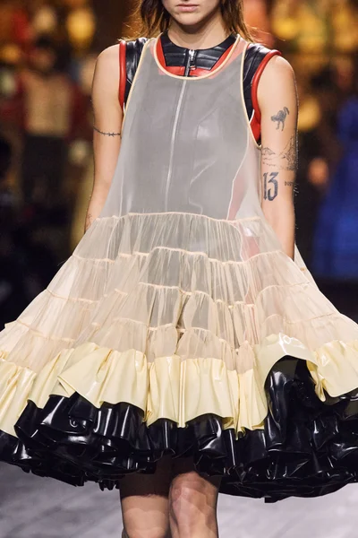 Look 24